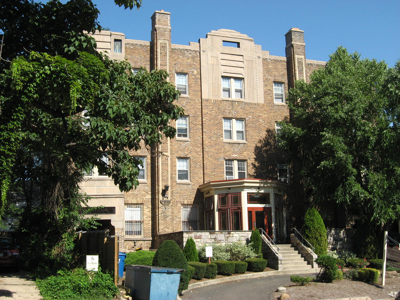 2015-10-03 East Falls tour Queen Lane Manor Apt Bldg 2